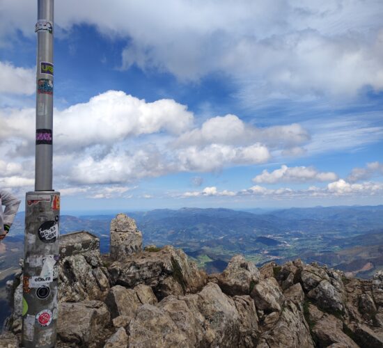 viaje aizkorri trekking senderismo